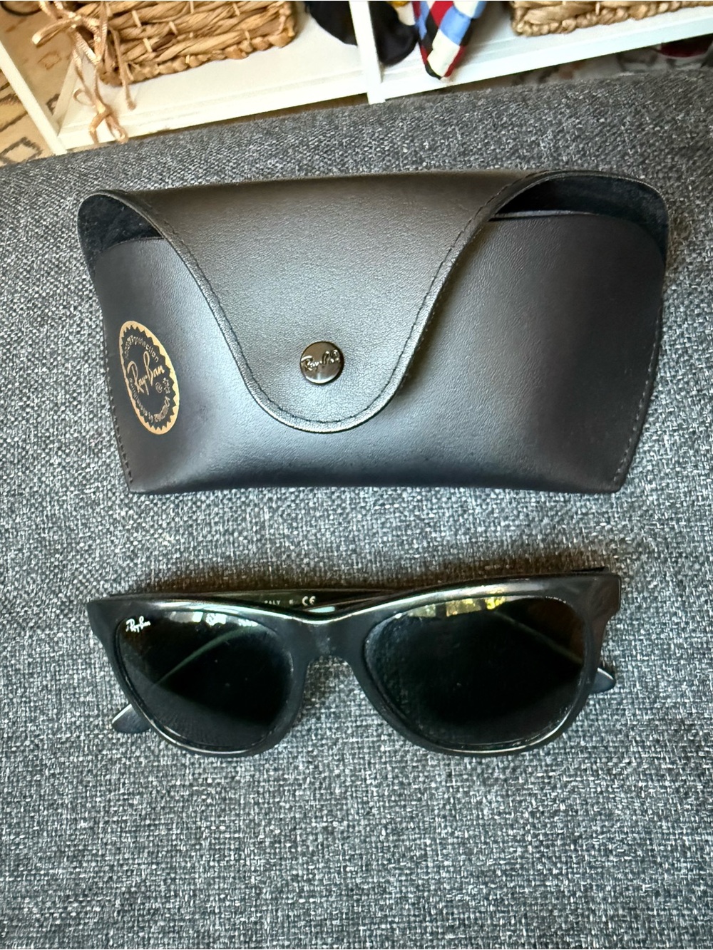 Ray Ban RB4184 54-17 Black Sunglasses Unisex Ray-Ban
